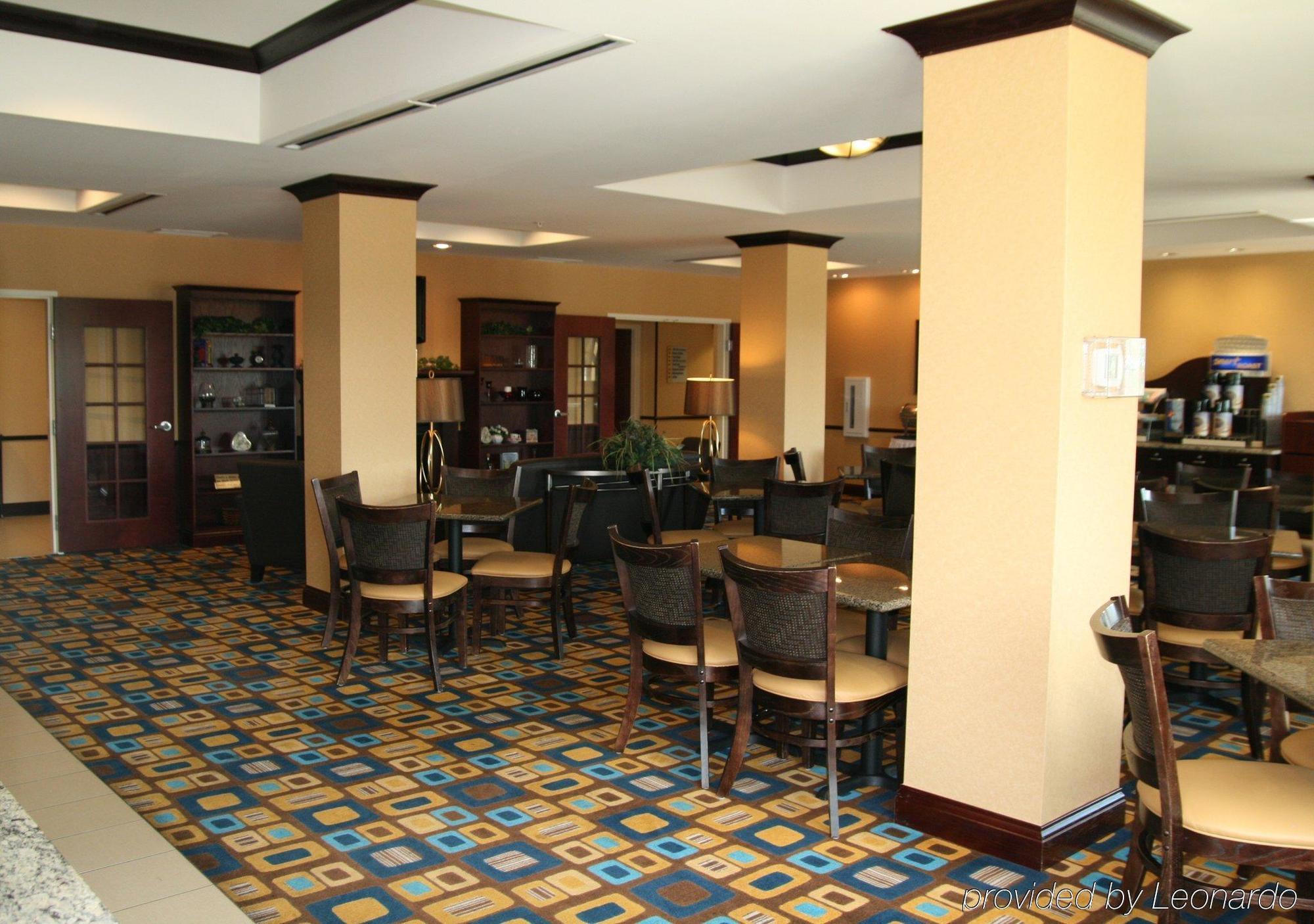 Holiday Inn Express & Suites Youngstown West I 80, An Ihg Hotel Buitenkant foto