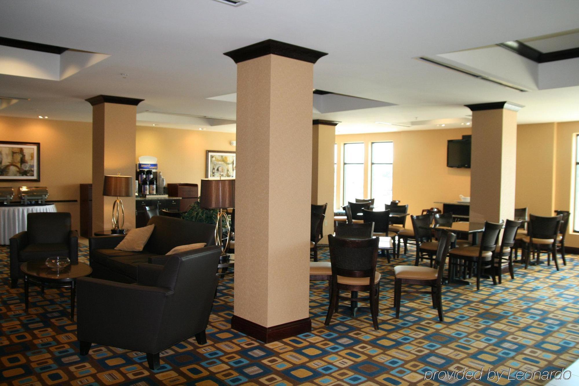 Holiday Inn Express & Suites Youngstown West I 80, An Ihg Hotel Buitenkant foto